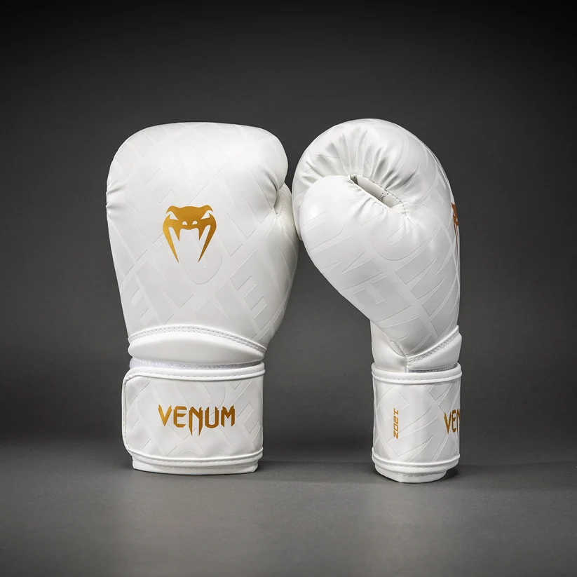 Guantoni Venum Contender 1.5 XT 3D Bianco/Oro Venum-06042-717 per allenamenti e match di Boxe, Kickboxing, Muay Thai. Guantoni Venum Basic per principianti.