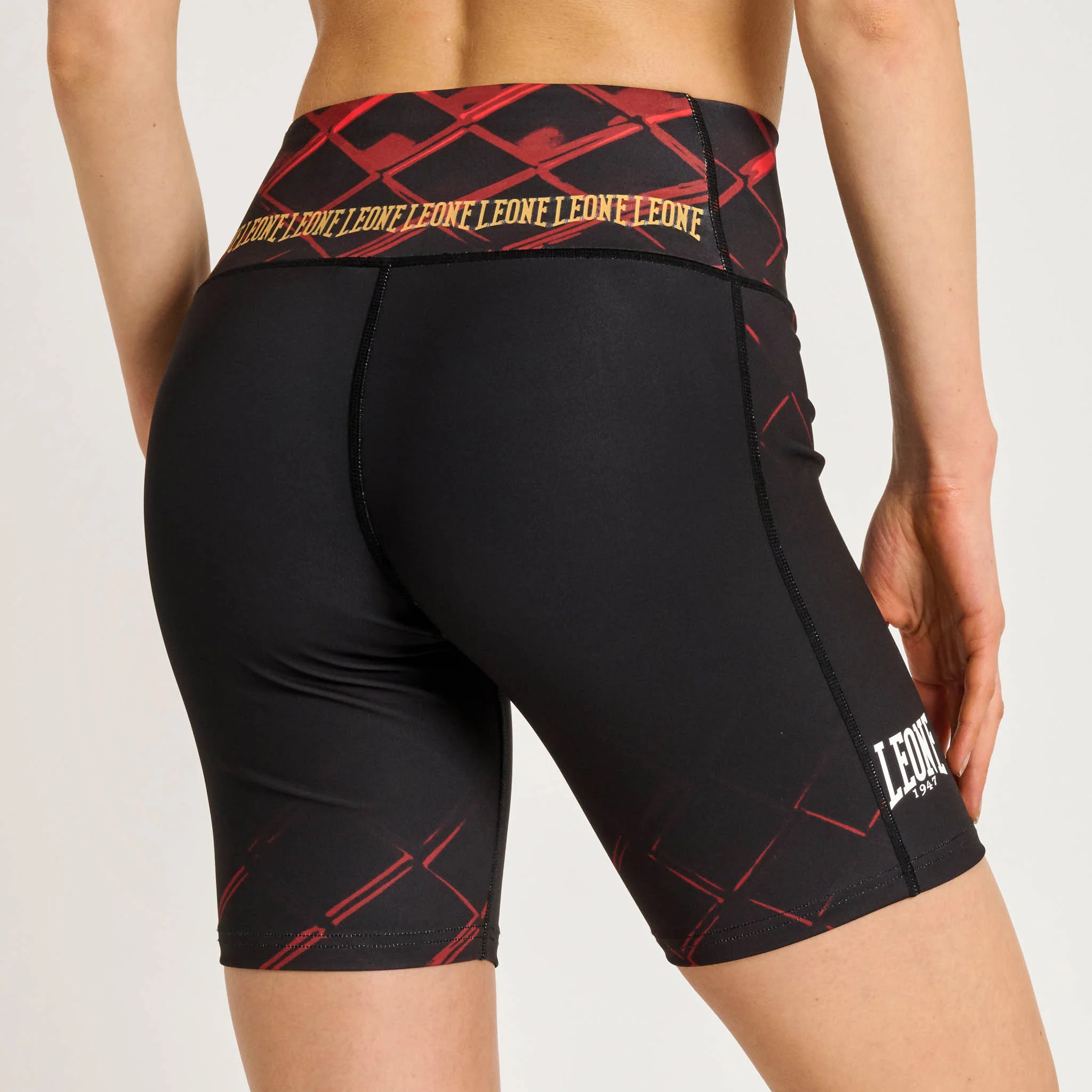 Pantaloncini Compressor Donna Leone 1947 MMA Cage Rosso AB977 per allenamenti di MMA, No Gi, Boxe Kickboxing, Muay Thai, Panta compressor donna.