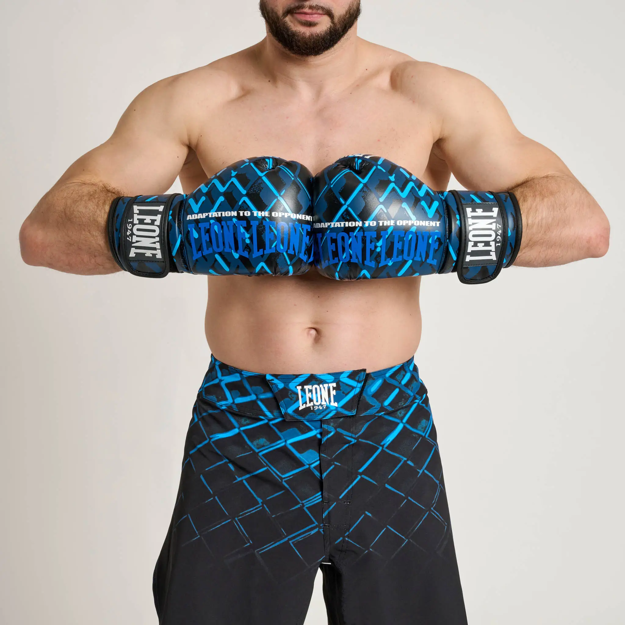 Pantaloncini Leone 1947 MMA CAGE Blu AB975-02 per allenamenti e match di MMA, Grappling e No GI. Pantaloncini Kickboxing.