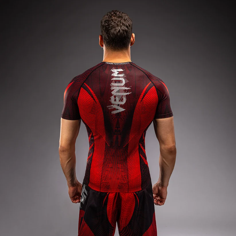 Rashguard manica corta Venum Galactic 3.0 Rosso/Argento/Nero VENUM-06363-701 per MMA, Grappling, No Gi. T-Shirt tecnica aderente per lotta e grappling.