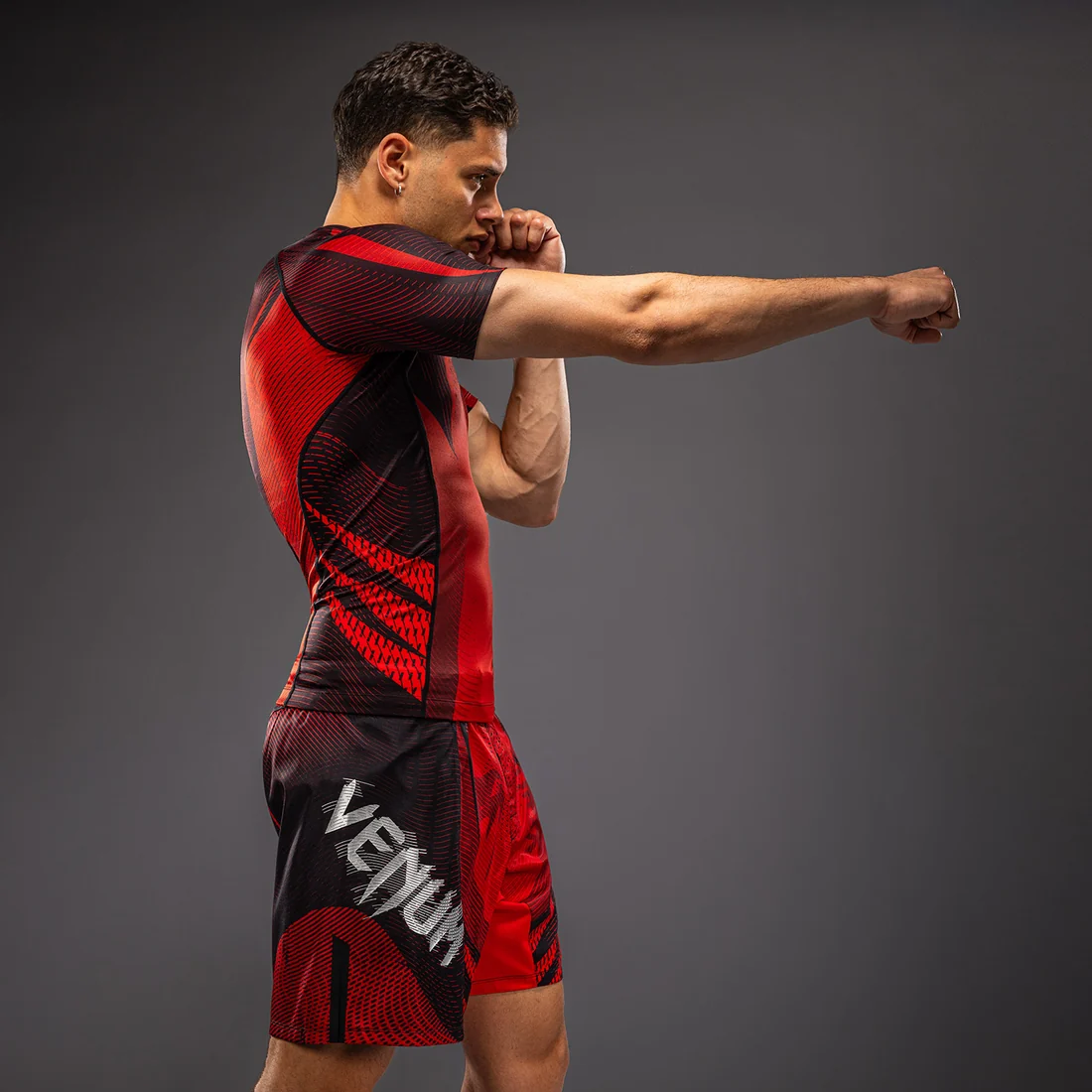 Rashguard manica corta Venum Galactic 3.0 Rosso/Argento/Nero VENUM-06363-701 per MMA, Grappling, No Gi. T-Shirt tecnica aderente per lotta e grappling.