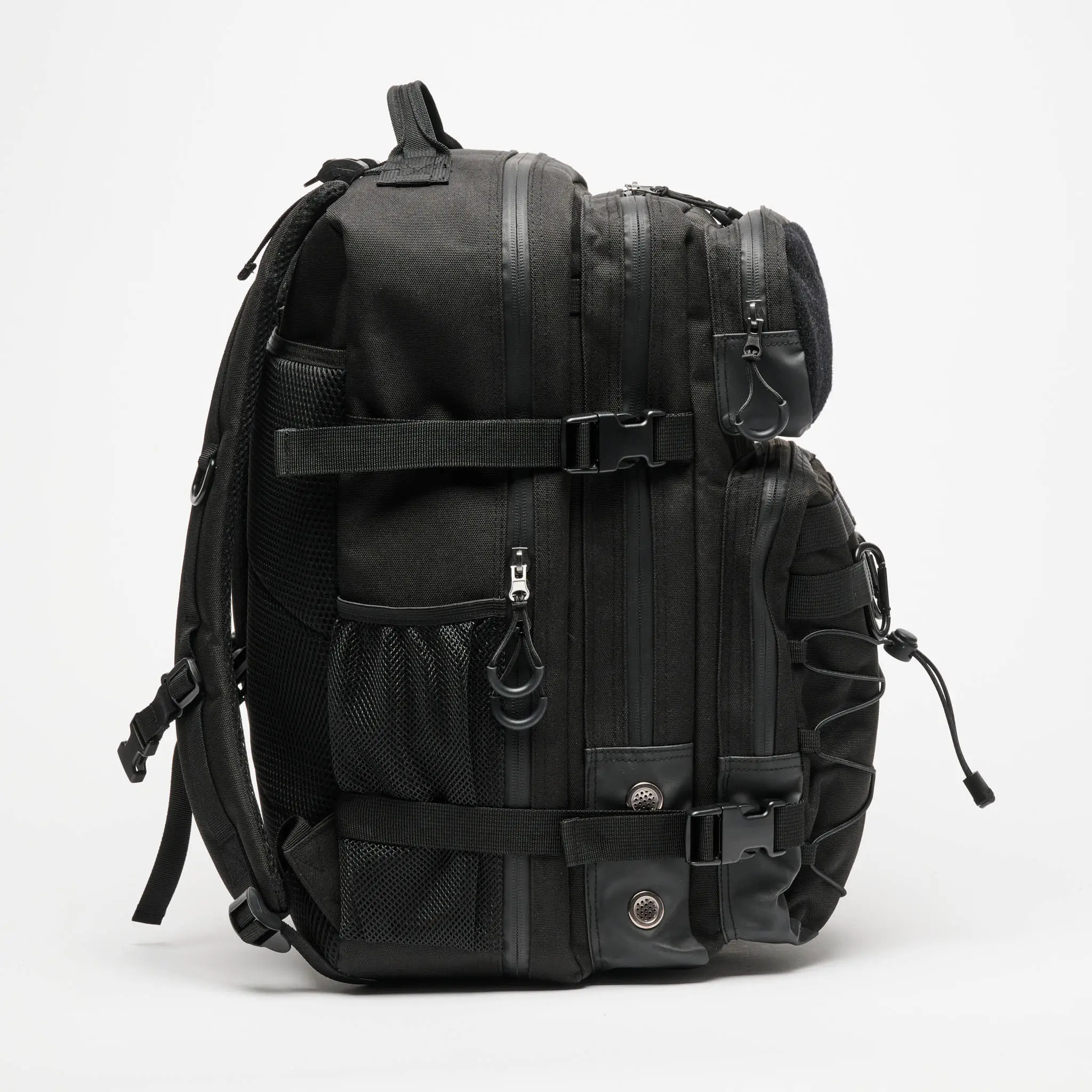 Zaino Tattico Leone 1947 Black Lion AC953-01 Nero, per attrezzatura Palestra, Lifestyle, Viaggi. Zaino Militare Nero, Multitasca. Zaino resistente per attrezzatura Sport da Combattimento, Muay Thai, Kickboxing, MMA, Boxe, BJJ.