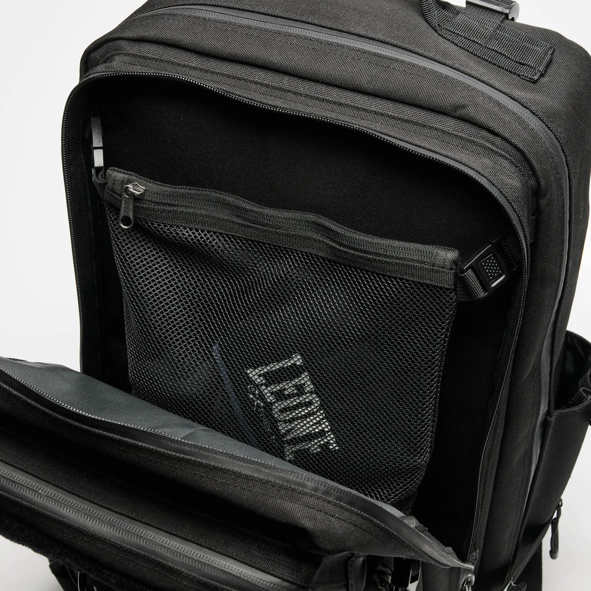 Zaino Tattico Leone 1947 Black Lion AC953-01 Nero, per attrezzatura Palestra, Lifestyle, Viaggi. Zaino Militare Nero, Multitasca. Zaino resistente per attrezzatura Sport da Combattimento, Muay Thai, Kickboxing, MMA, Boxe, BJJ.